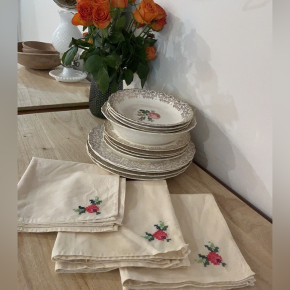 Vintage Set of 6 Embroidered Linen Napkins - Picture 13 of 14